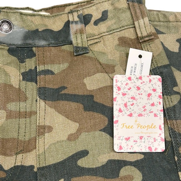 🔥NWT! FREE PEOPLE!! CAMOUFLAGE JEANS!! A MUST HAVE! TRENDING!!🔥 - Picture 7 of 15